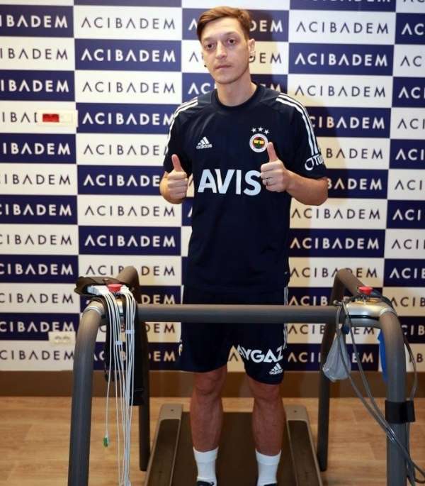 Fenerbahçe, Mesut Özil'in sağlık kontrolünden geçtiğini açıkladı. 