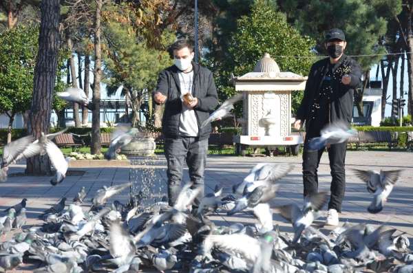 Önce iş yerini açtı, sonra soluğu sokak hayvanlarının yanında aldı