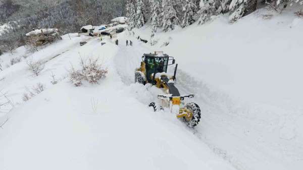 Sinop'ta karla mücadele: 300 köy yolu kapalı