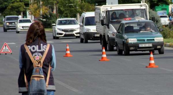 Bayburt'ta trafiğe kayıtlı araç sayısı aralık ayı sonu itibarıyla 16 bin 425 oldu - Bayburt haber