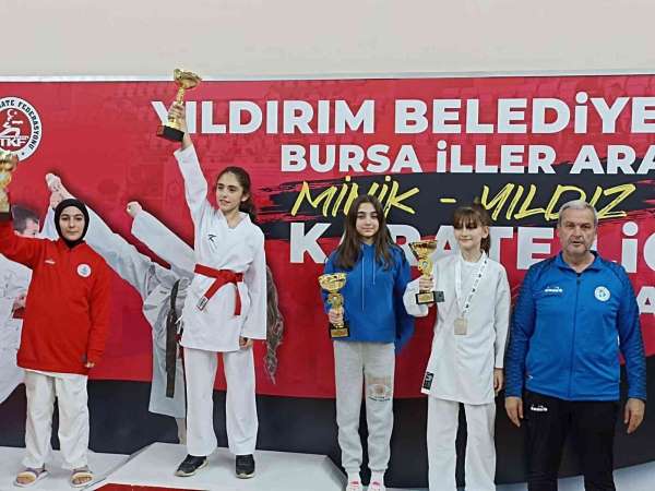 İzmit Belediyesporlu karateciler Bursa'dan madalyalarla döndü - Kocaeli haber