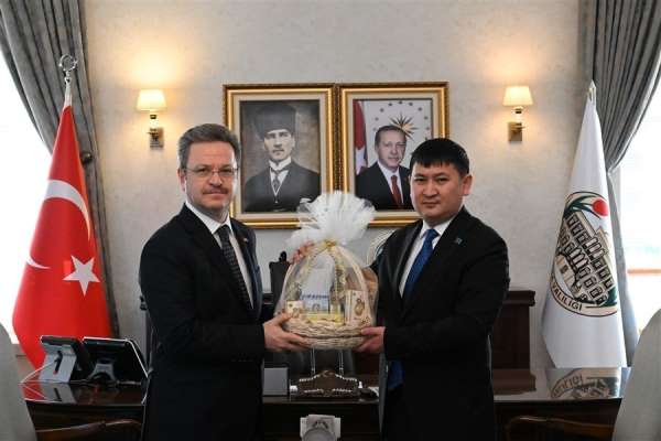 Kazakistan Başkonsolosu Nuriddin Amankul, Vali Ünlü'yü ziyaret etti