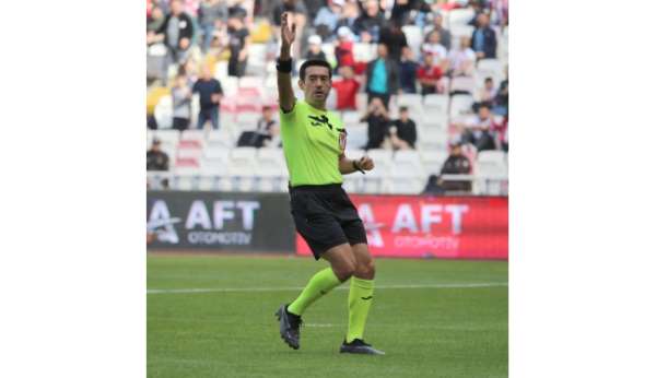 Pakkan ikinci kez Sivasspor-Kayserispor maçında düdük çalacak