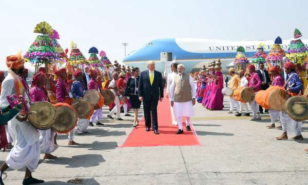 Ekonomik çöküntüdeki Hindistan'dan Trump için milyar dolarlık harcama 