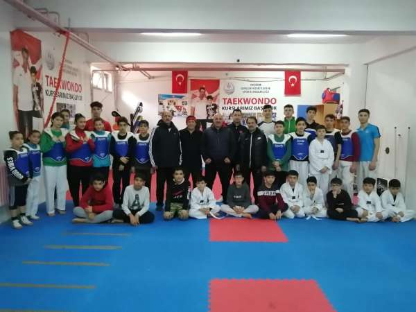 Milli taekwondo hocası Mustafa Bozkurt, Kırşehir'de ziyaretlerde bulundu 