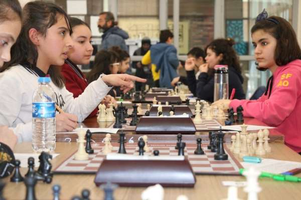 Okullar arası küçükler satranç sona erdi 