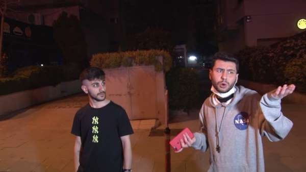 Kadıköy'de kısıtlamayı delip kaza yapan gençlerden gazetecilere 'sapık ruhlusunuz inşallah yaşamazsınız' tepki