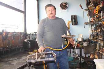 Ordulu motor tamircisi, bir çay bardağı benzinle 5 saat yanan gaz üretti