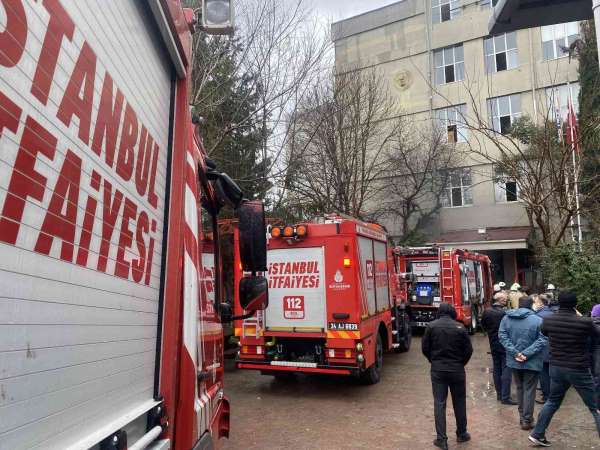 Üsküdar'da Marmara Üniversitesi'nde yangın paniği