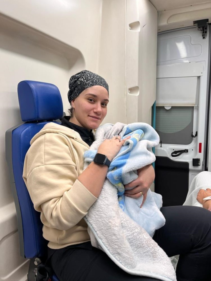 Samsun'da ambulansta doğum: Ahmet bebek hayata gözlerini ambulansta açtı