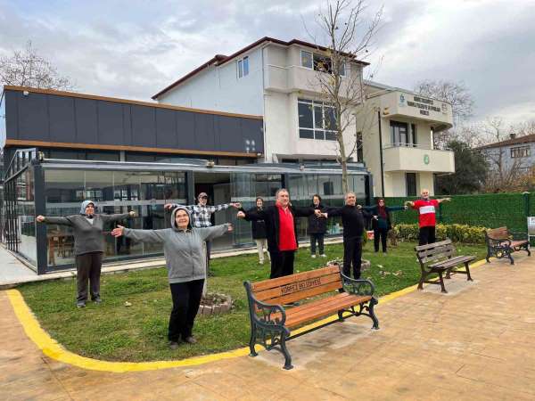 +60 Yaş Kulübü'nde spor ve zihinsel egzersiz bir arada