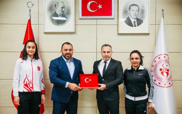 Niyazi Gülhan, asrın güreşçisi Hamza Yerlikaya ile bir araya geldi 