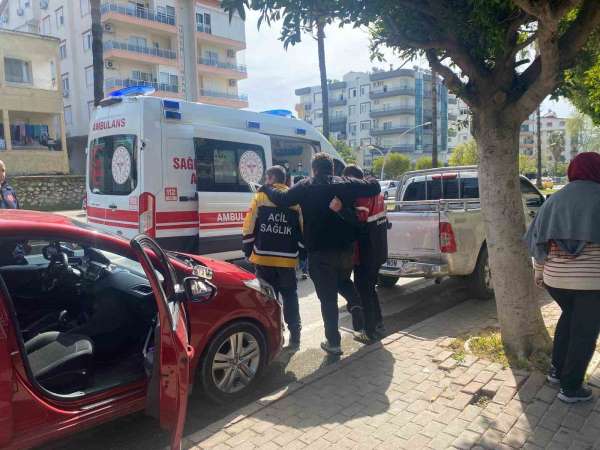 Gazipaşa'da motokurye kazada yaralandı