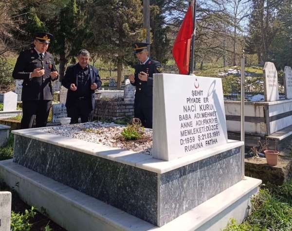 Jandarma şehit ailesini ve kabrini ziyaret etti