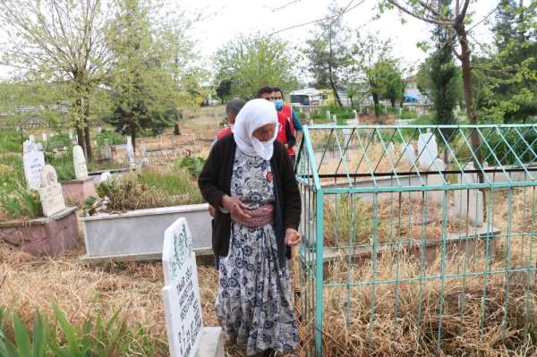 Siirt'te 80 yaşındaki şehit annesi oğlunun mezarına götürüldü 