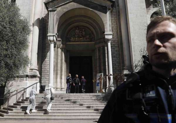 Fransa'da kilisede rahibe bıçaklı saldırı: 2 yaralı - Nice haber