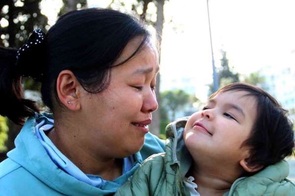 Kazakistan uyruklu doktor anne, kızı için gözyaşları içinde yardım istedi - Antalya haber