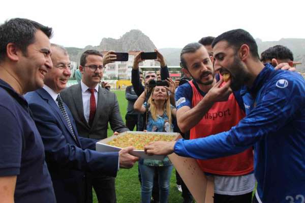 Vali Doruk'tan Amasyasporlu futbolculara moral desteği