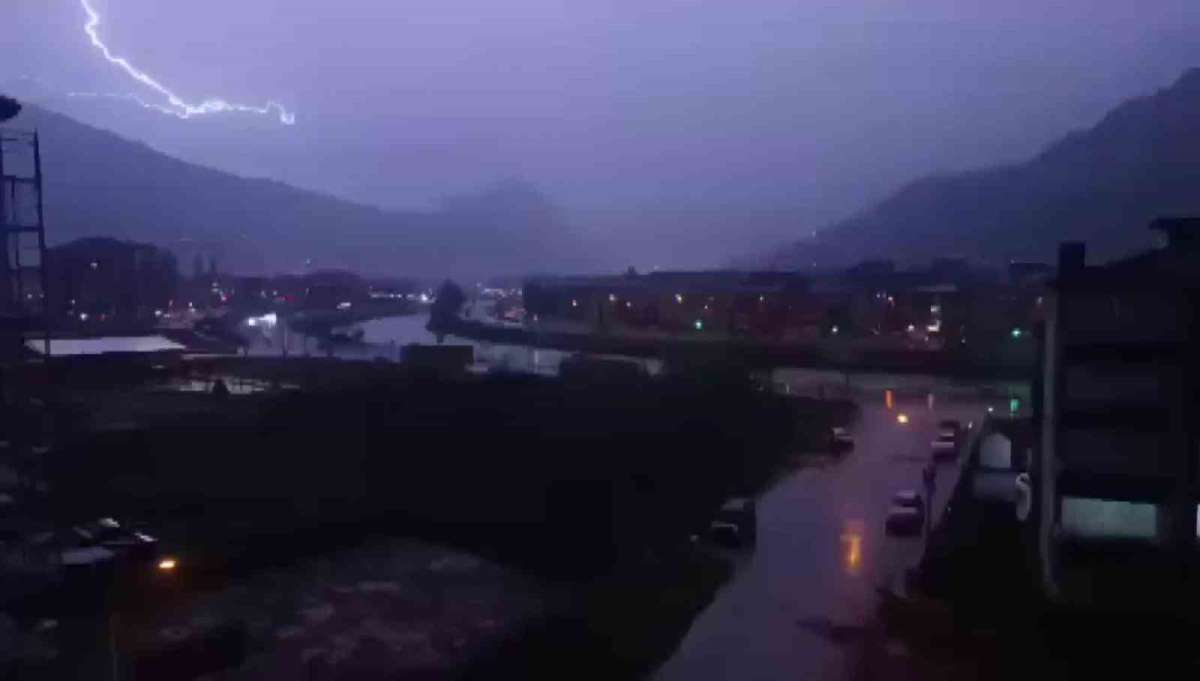 Amasya'da bir eve yıldırım düştü: 1 yaralı