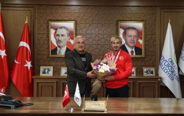 Avrupa şampiyonu milli halterci Yusuf Fehmi Genç, Ordu'da coşkuyla karşılandı