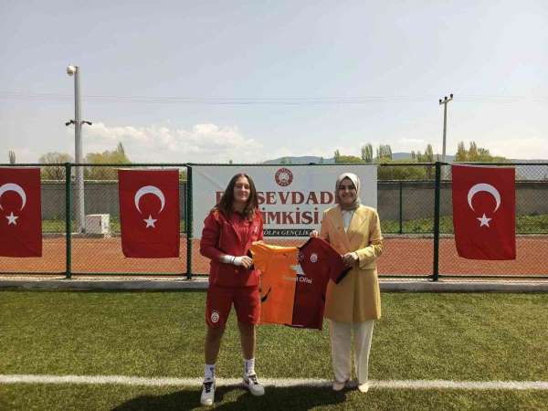 UEFA Kadınlar Şampiyonlar Ligi'nde gruplara kalmayı başaran Galatasaray U-17 Kadın Futbol Takımı Gölpazarı'nda