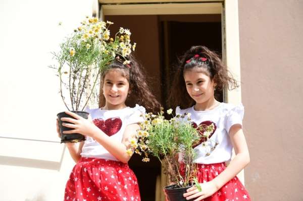 Altınordu Belediyesi bayram sevincini evlere taşıdı 