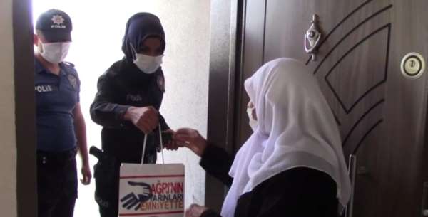 Polis ekipleri şehit annesinin bayramını kutladı