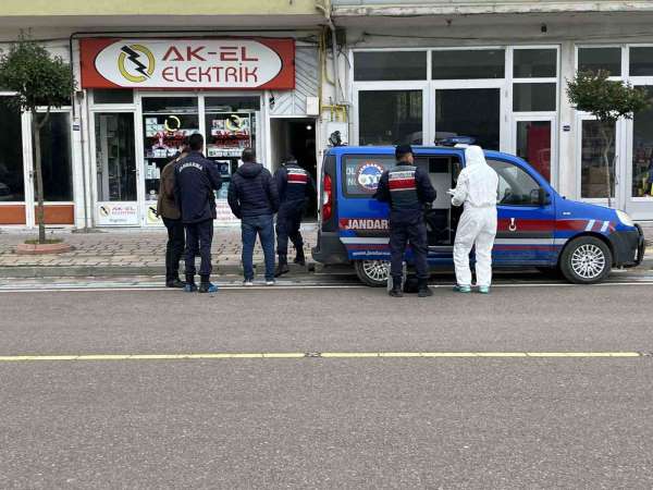 Görüştüğü evli kadının evinde bıçaklanarak öldürüldü