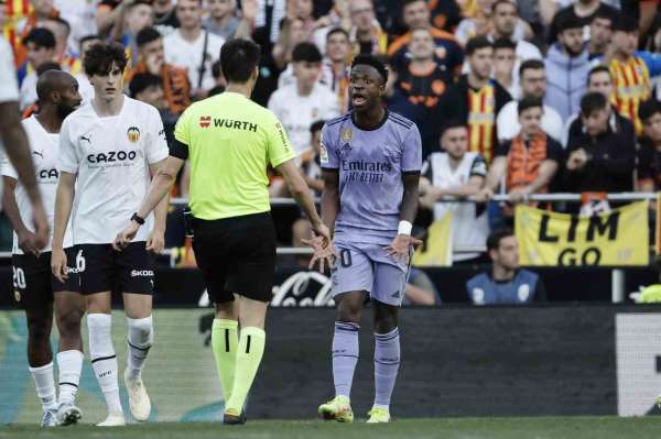 Valencia'ya 5 maç seyircisiz oynama cezası verildi