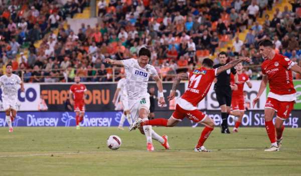 Trendyol Süper Lig: Alanyaspor: 1 - Antalyaspor: 1