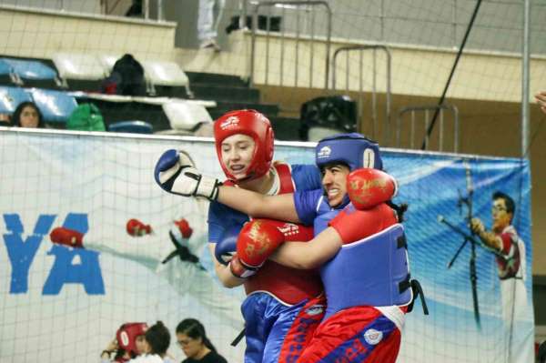 Wushu Okul Sporları Türkiye Şampiyonası'nde 50 ilden gelen 959 sporcu, dereceye girmek için ter döküyor