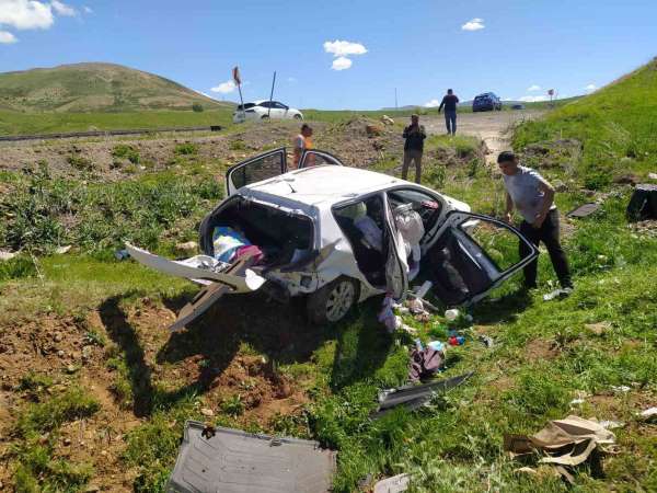Bingöl'de trafik kazası: Baba öldü, eşi ve çocuğu yaralandı