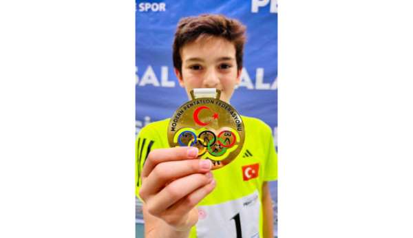 Büyükşehir sporcusu, üç şampiyonada da zirveyi bırakmadı