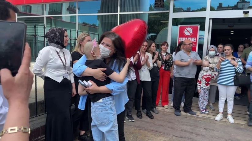 Minik Benay son kemoterapisini aldı, bando eşliğinde uğurlandı