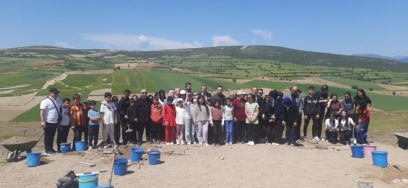 Oymaağaç Höyüğü'nde öğrencilere arkeoloji deneyimi