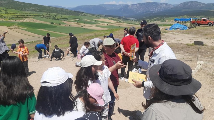 Oymaağaç Höyüğü'nde öğrencilere arkeoloji deneyimi