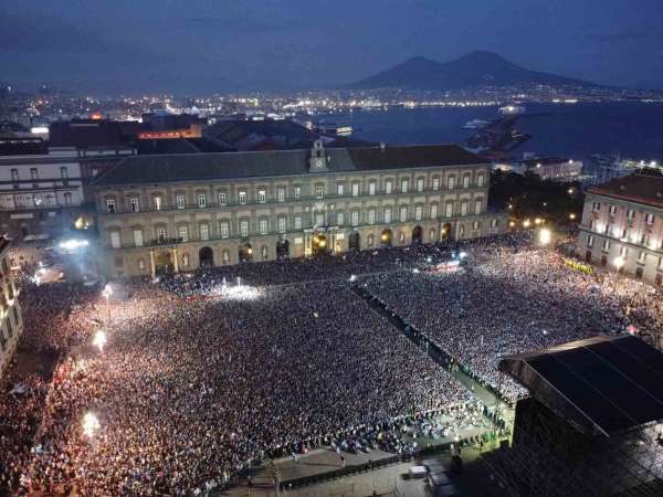 İtalya Serie A'da şampiyon Napoli