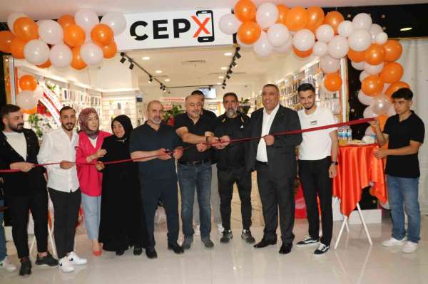Van'da Cep X telefon mağazası açıldı