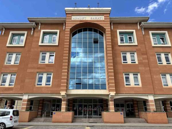 Yolda karşılaştığı çocuğu darp edip, cinsel tacizde bulunduğu iddia edilen sanığa 7 yıl 3 ay hapis cezası