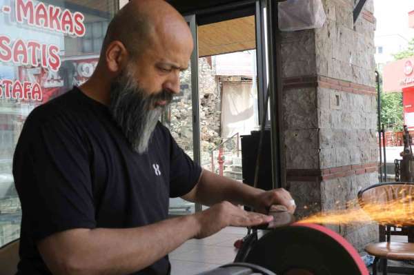 Antalya'da bıçakçılarda bayram mesaisi