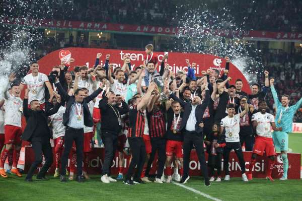 Trendyol 1. Lig play-off şampiyonu Çorum FK kupasına kavuştu