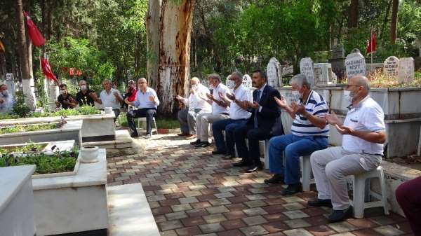 Şehit aileleri başsavcıyı şehitlikten dualarla uğurladı