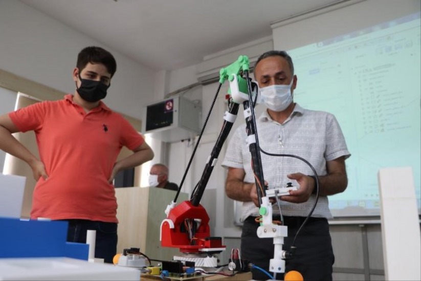 Samsun'da öğrenciler insansız hava aracı yapıyor