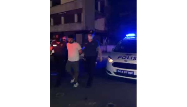 İstanbul'da polise silahlı saldırı: Saldırganlar kovalamaca sonucunda yakalandı