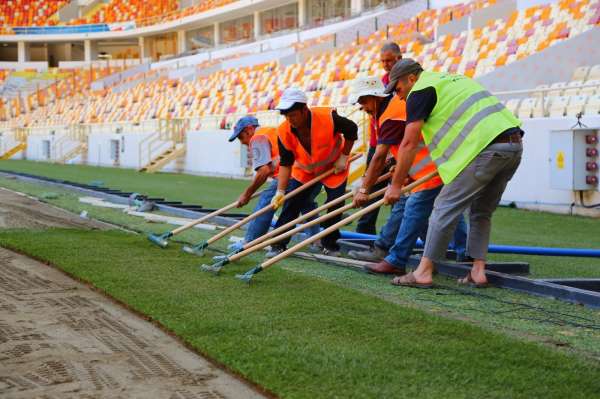 Yeni Malatya Stadyumu'nda çim serimi başladı