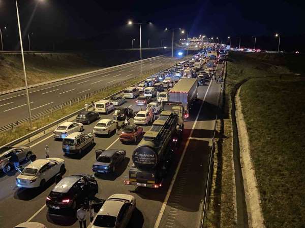 Kuzey Marmara Otoyolu'nda kaza: Bayram tatili yolunda kontak kapattılar