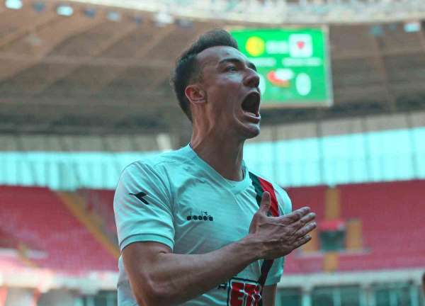 Onur Arı, Eskişehirspor'dan ayrıldığını duyurdu