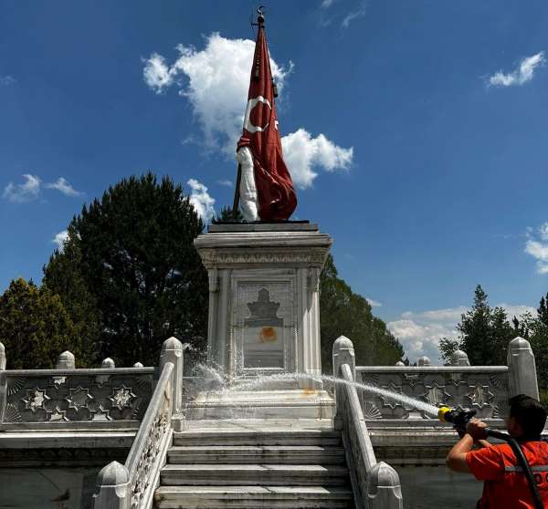 Şehit Sancaktar Mehmetçik heykelinde temizlik