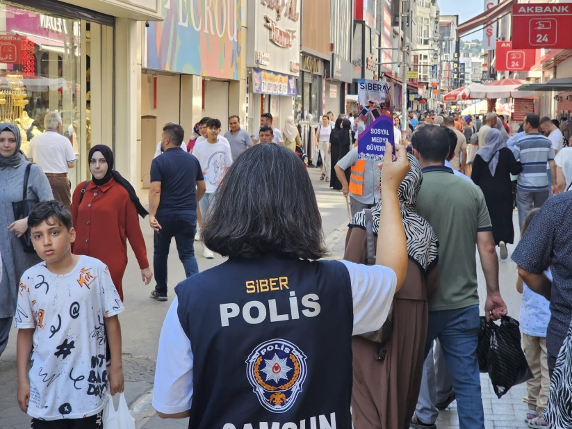 Samsun Polisinden Siber Tehlikelere Karşı Bilgilendirici Etkinlik