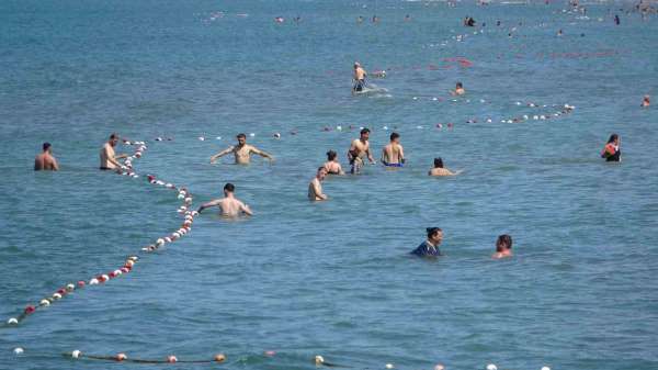 Onlarca boğulma vakasına müdahale eden profesör uyardı: 'Deniz keyfiniz faciaya dönüşmesin'